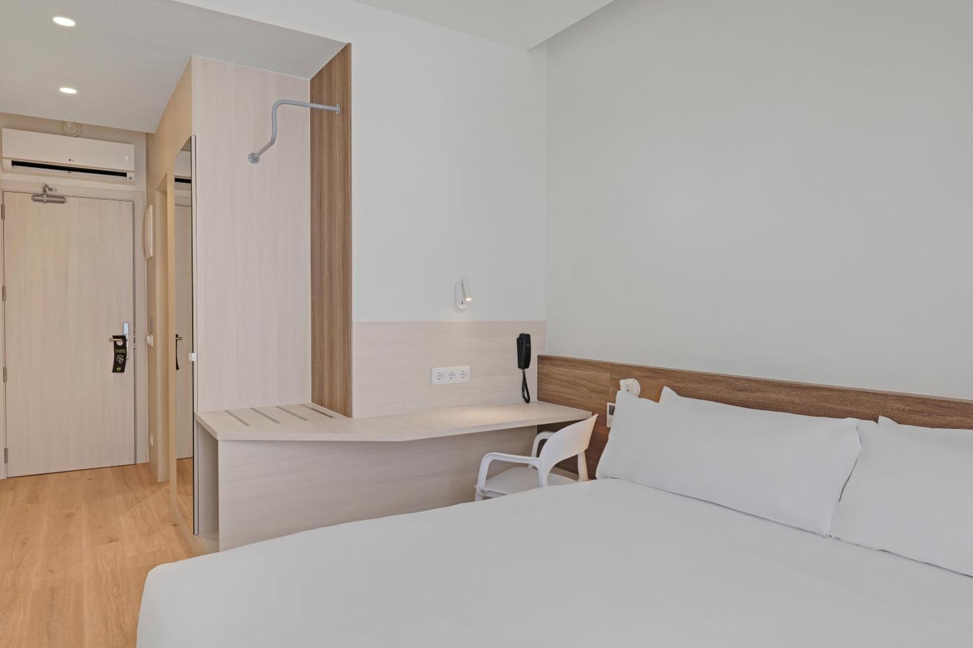 B&B Hotel Santiago Milladoiro Eksteriør bilde