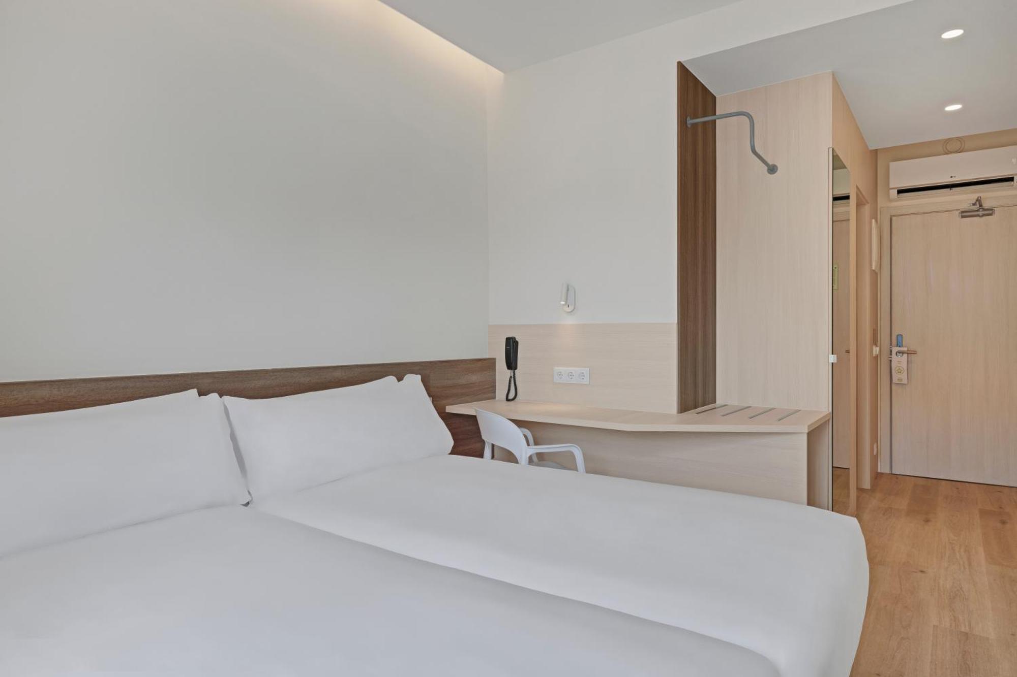 B&B Hotel Santiago Milladoiro Eksteriør bilde